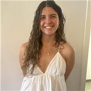 Estudiante con experiencia dando clases de repaso de inglés y matemáticas a niños de entre 8 y 10 años.